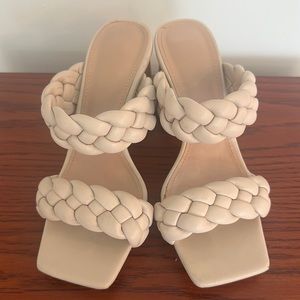 BRAIDED CREAM SANDAL SIZE 6.5